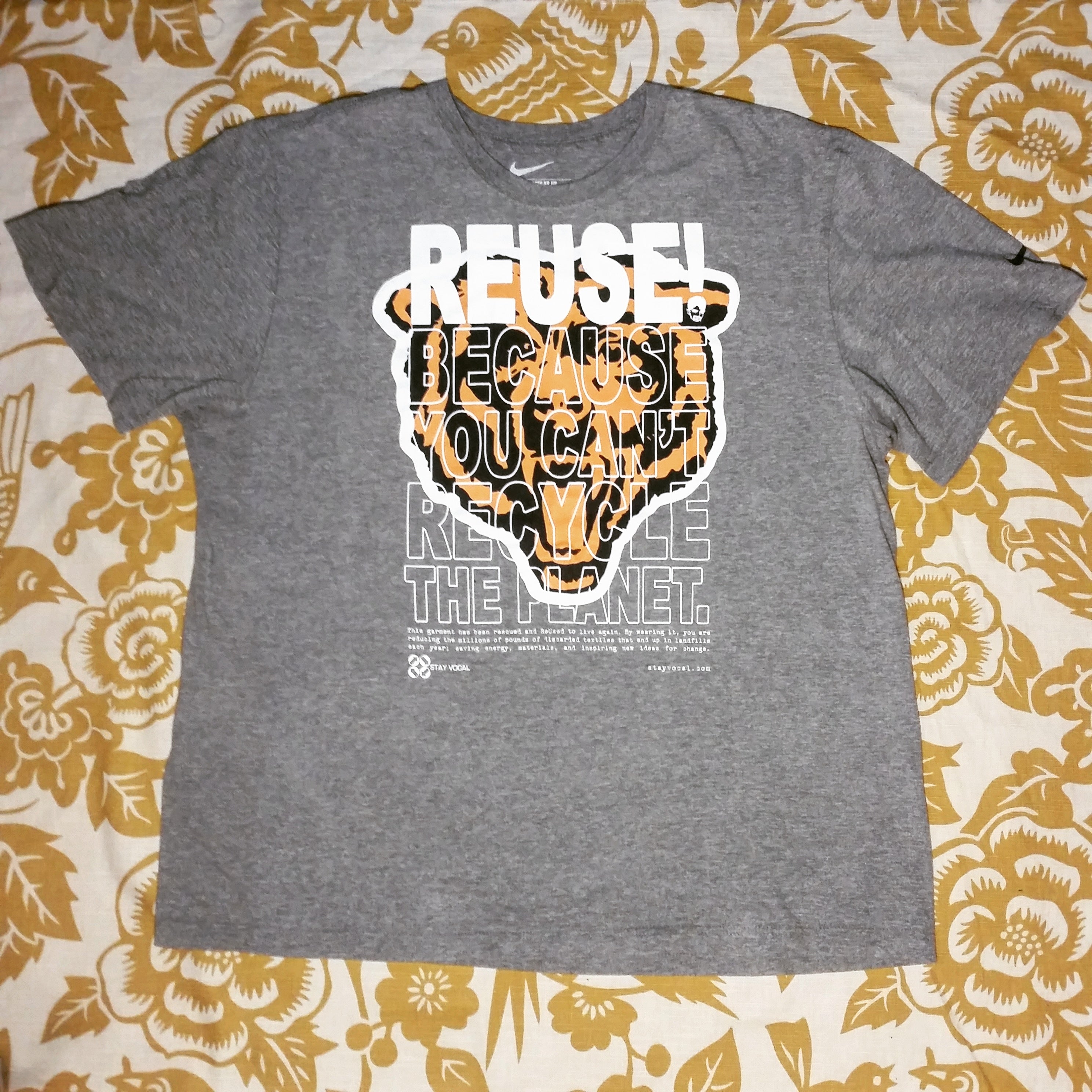 One of a Kind (Men's XXL) REUSE! Chicago Bears Head Logo T-Shirt