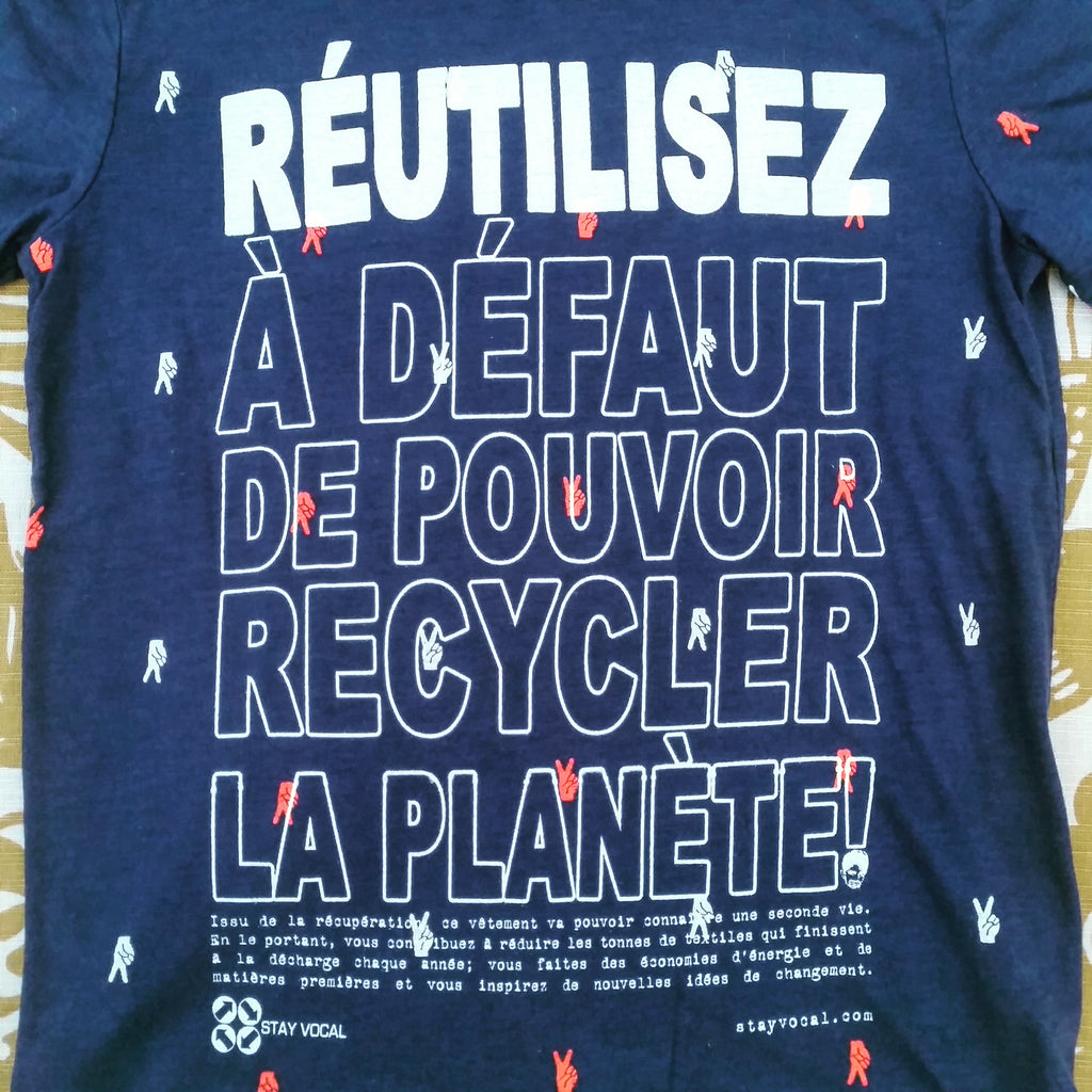 One of a Kind (Kid's M) Réutilisez Pour La Paix / REUSE! Peace Signs All Over T-Shirt