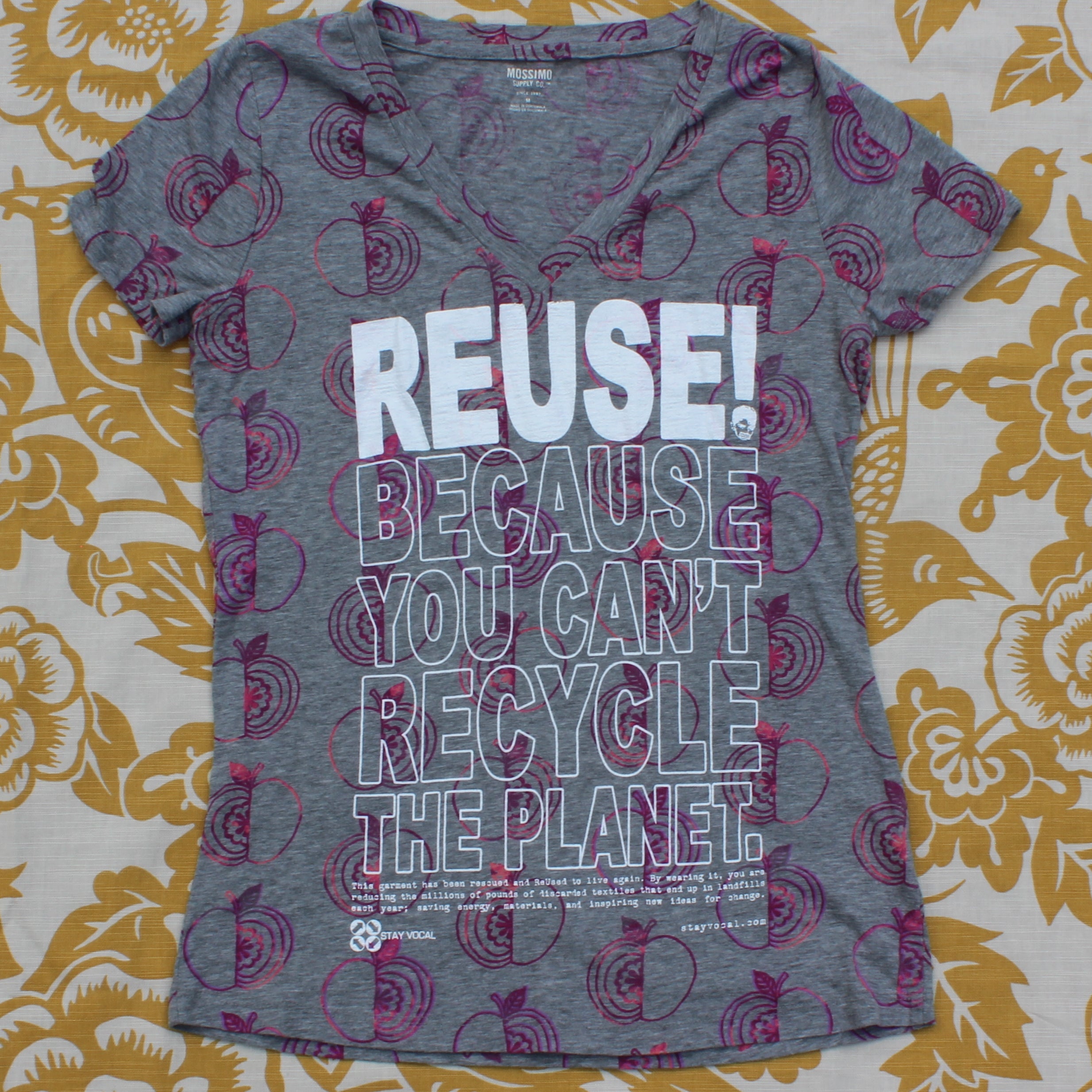 One of a Kind (Women's M) REUSE! Apples Everywhere T-Shirt